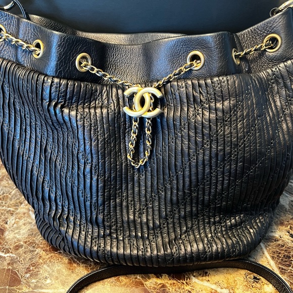 Chanel Crumpled Calfskin Coco Pleats Medium Drawstring Bag Black. - Picture 2 of 10
